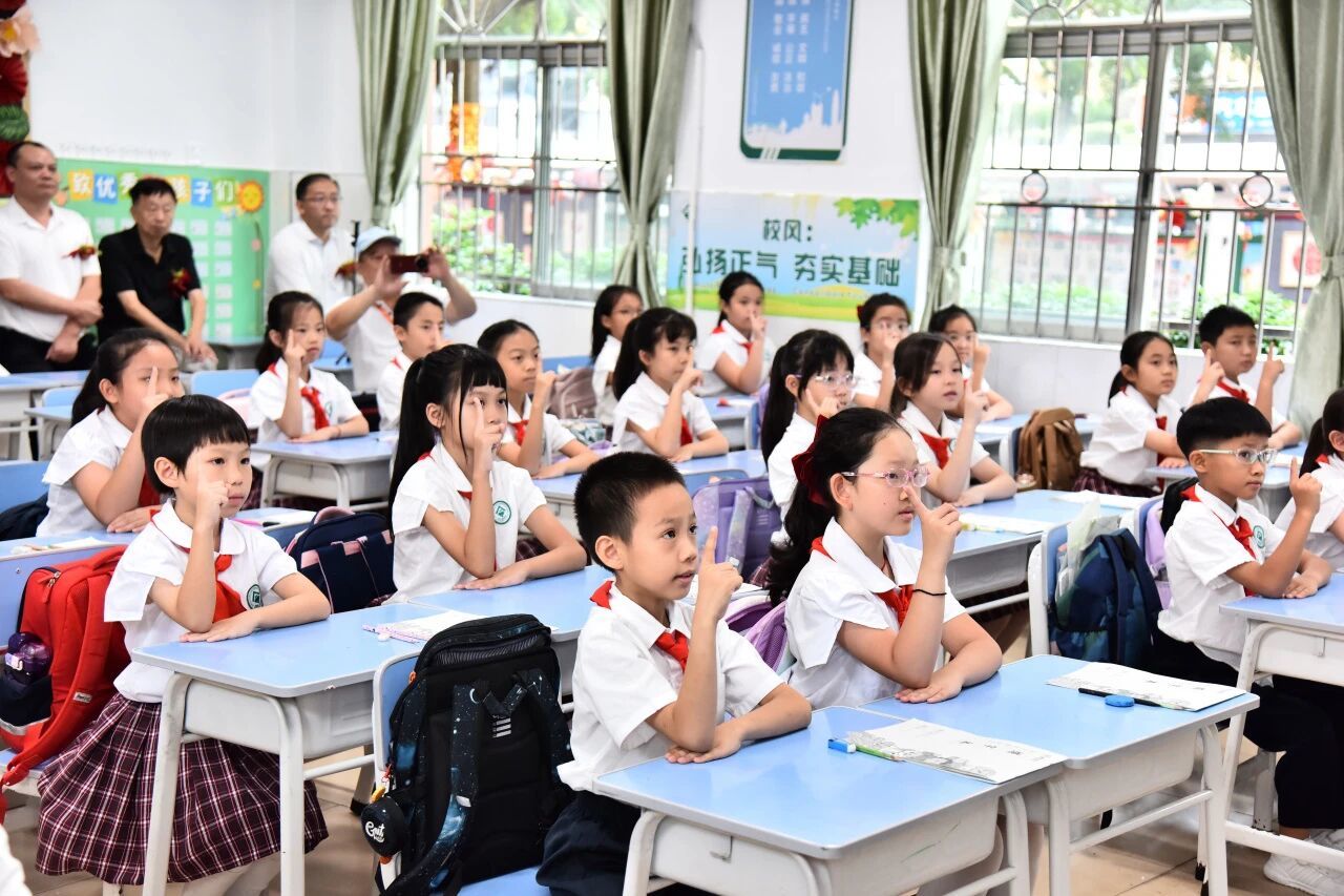 广东省深圳市规范汉字书写教学成果观摩交流会成功举办