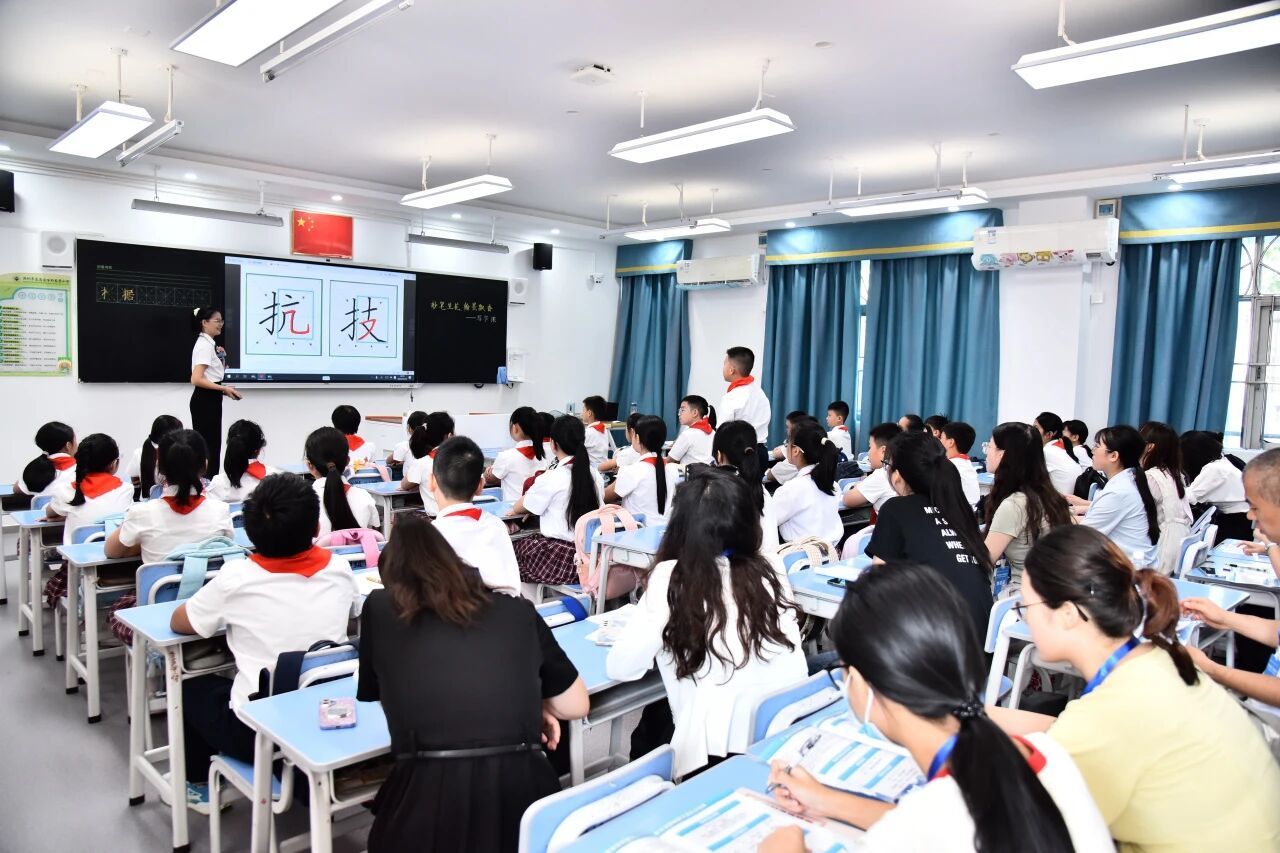 广东省深圳市规范汉字书写教学成果观摩交流会成功举办